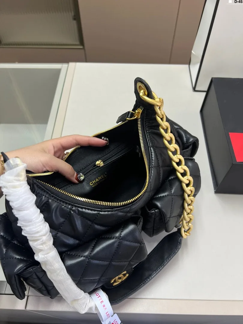 Chanel 25C Multi-Pocket Hobo Bag — Photo 13