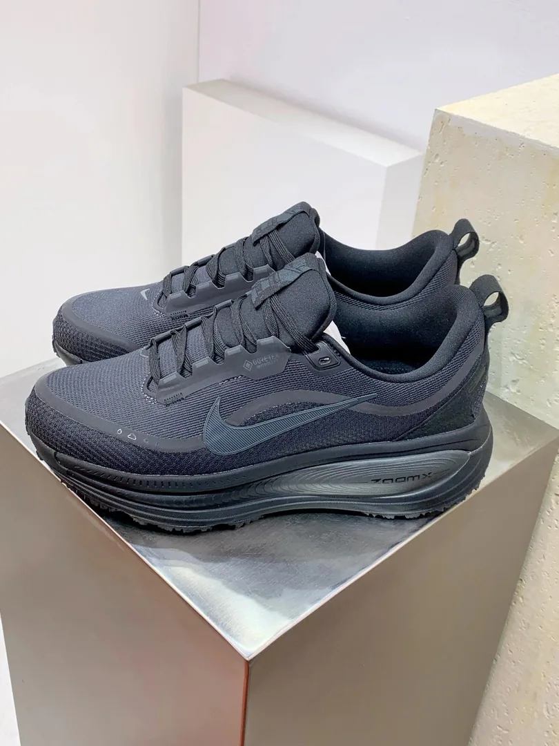 Nike Vomero 18 Zoom — photo 10