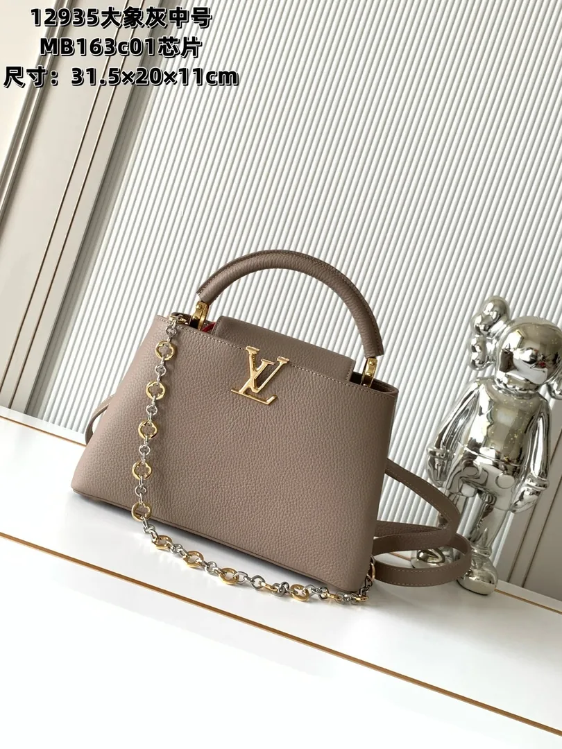 Louis Vuitton Capucines Handbag — Zdjęcie 15