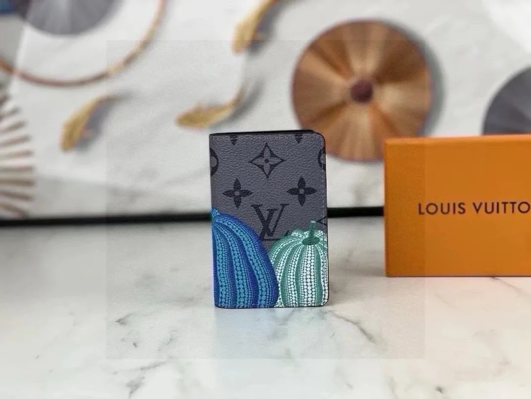 Louis Vuitton Short Leather Wallet — photo 2