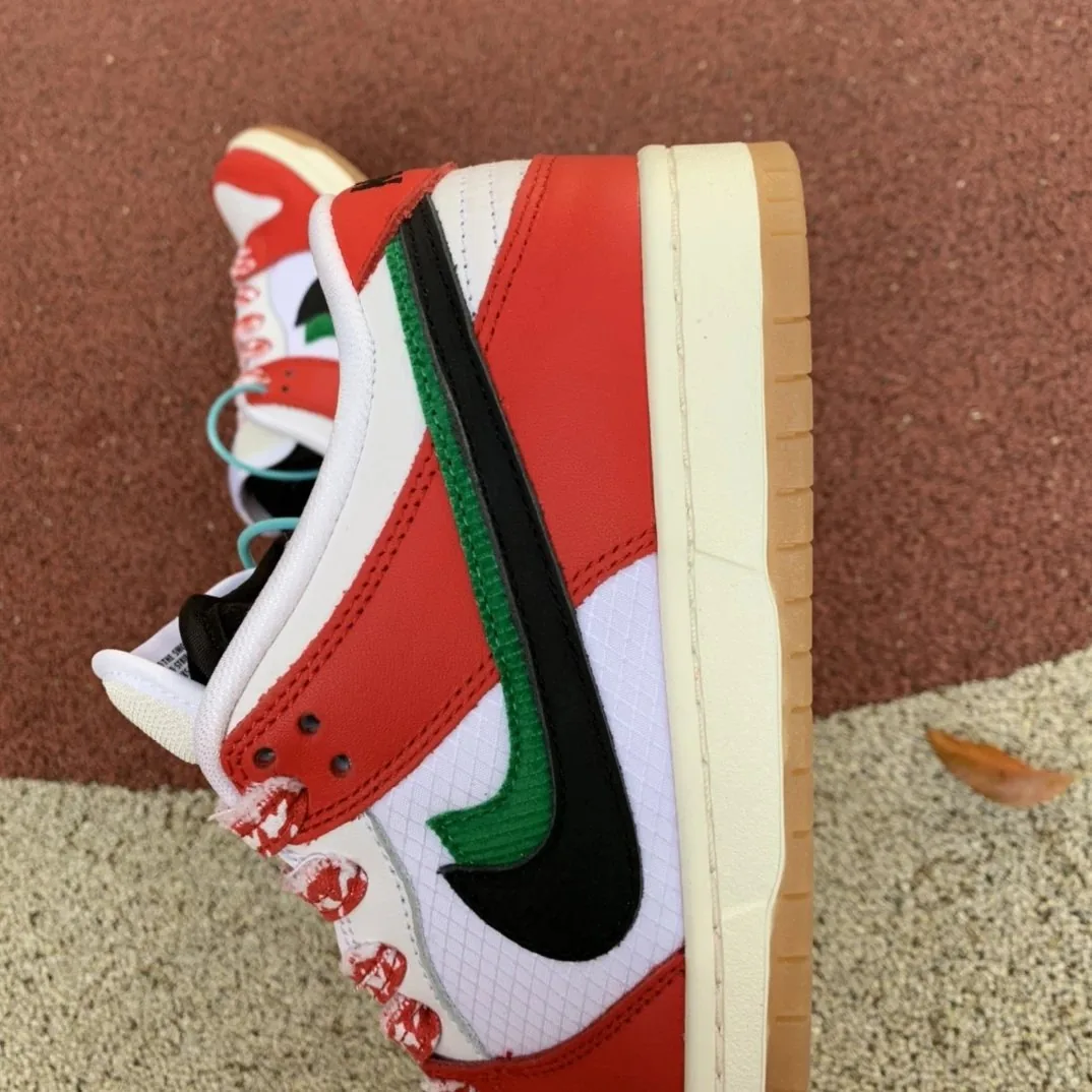 Nike Dunk Low SB Habibi Top Sneakers — photo 5