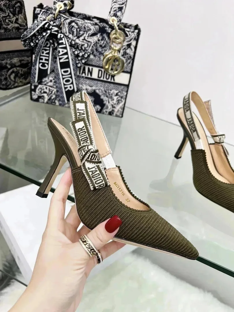 High Heels — Photo 10
