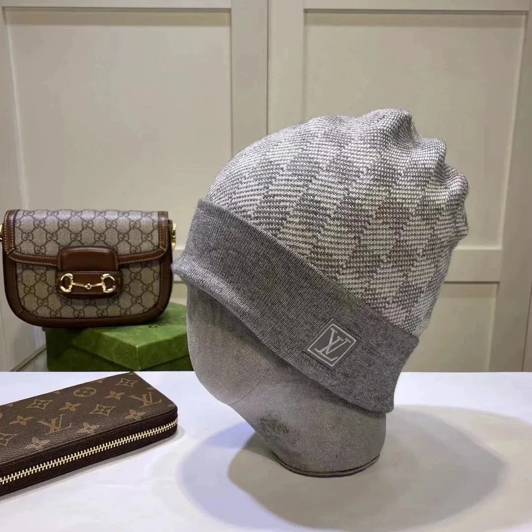 Louis Vuitton Monogram Knit Beanie Collection — Photo 2