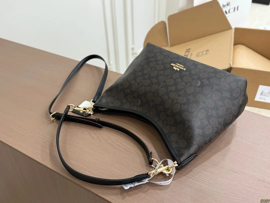 Coach Underarm Shoulder Bag — QC