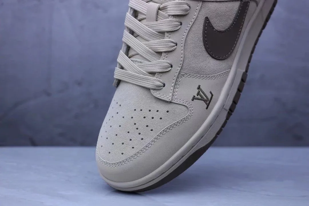 Louis Vuitton LV x Nike Dunk Low Brown Anniversary Top Sneakers — Photo 13
