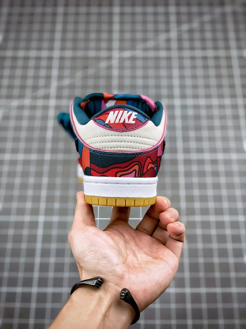 Nike SB Dunk Abstract Art — Photo 15