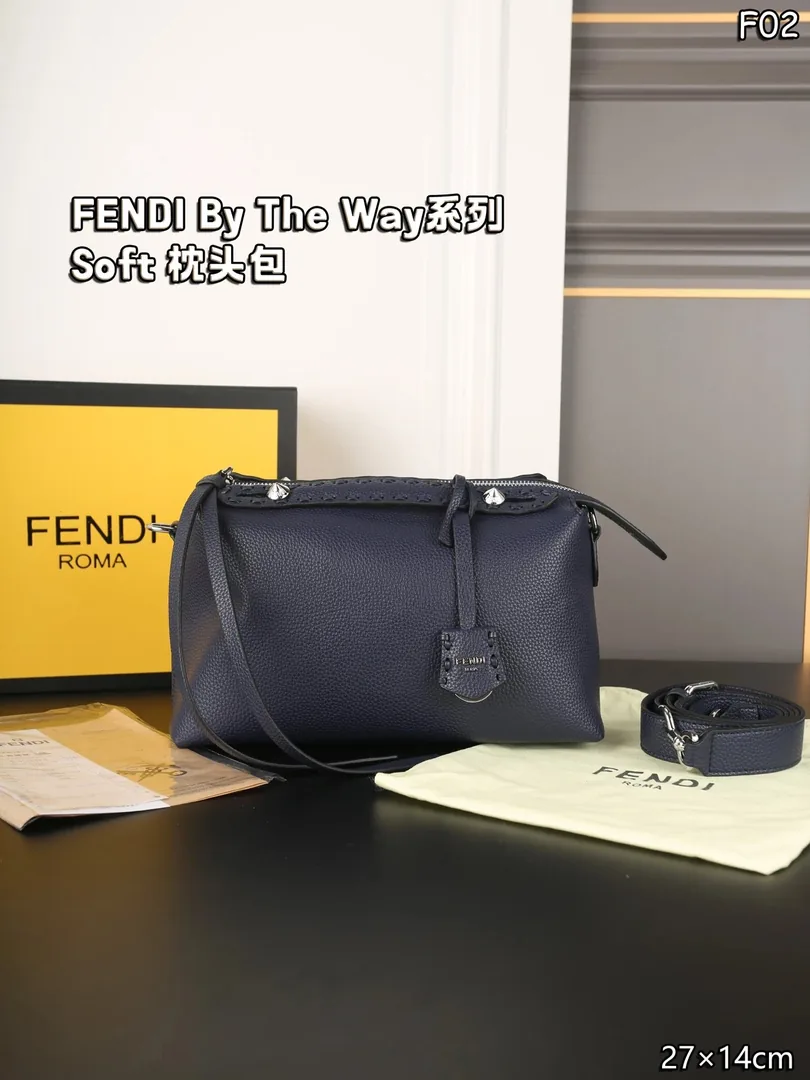 Fendi By The Way Soft Boston Bag — Zdjęcie 5