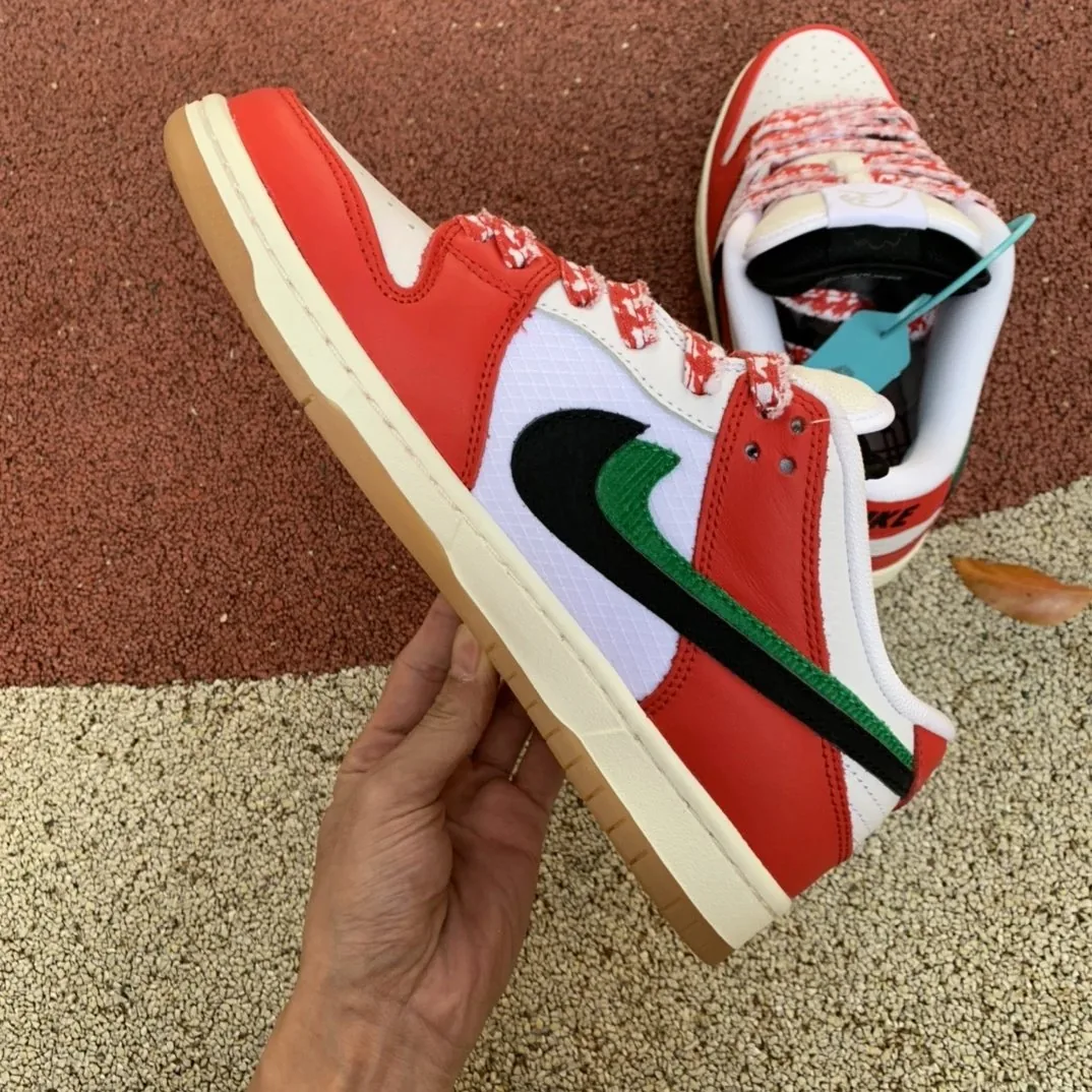 Nike Dunk Low SB Habibi Top Sneakers — photo 3