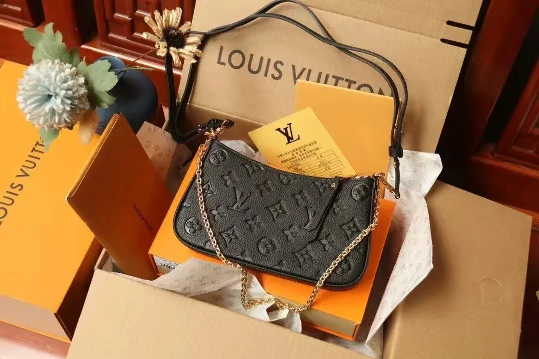 Louis Vuitton Leather Purse — photo 2