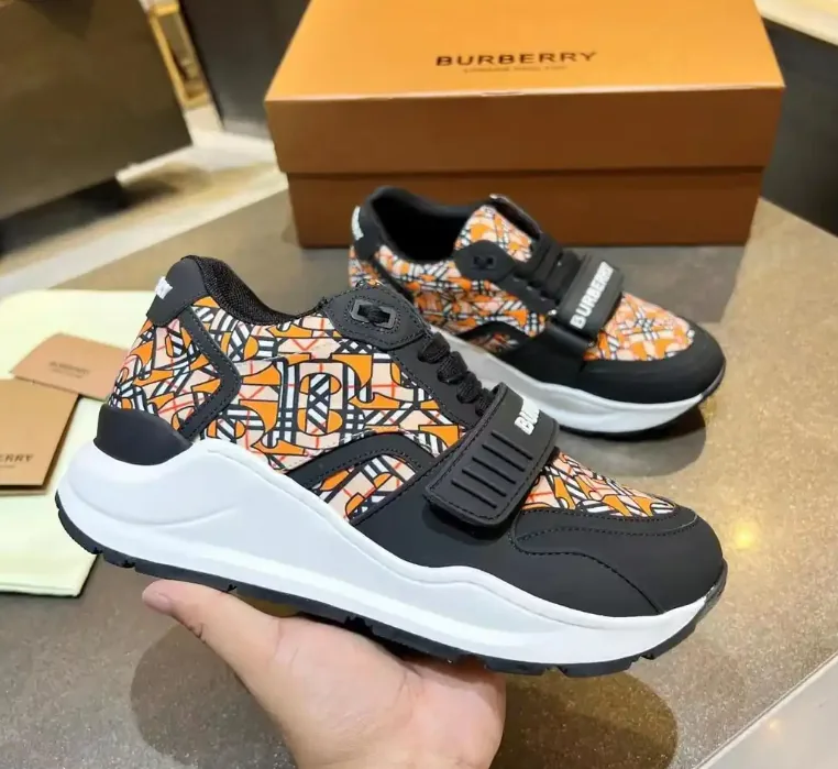 Burberry Sneakers — Photo 14