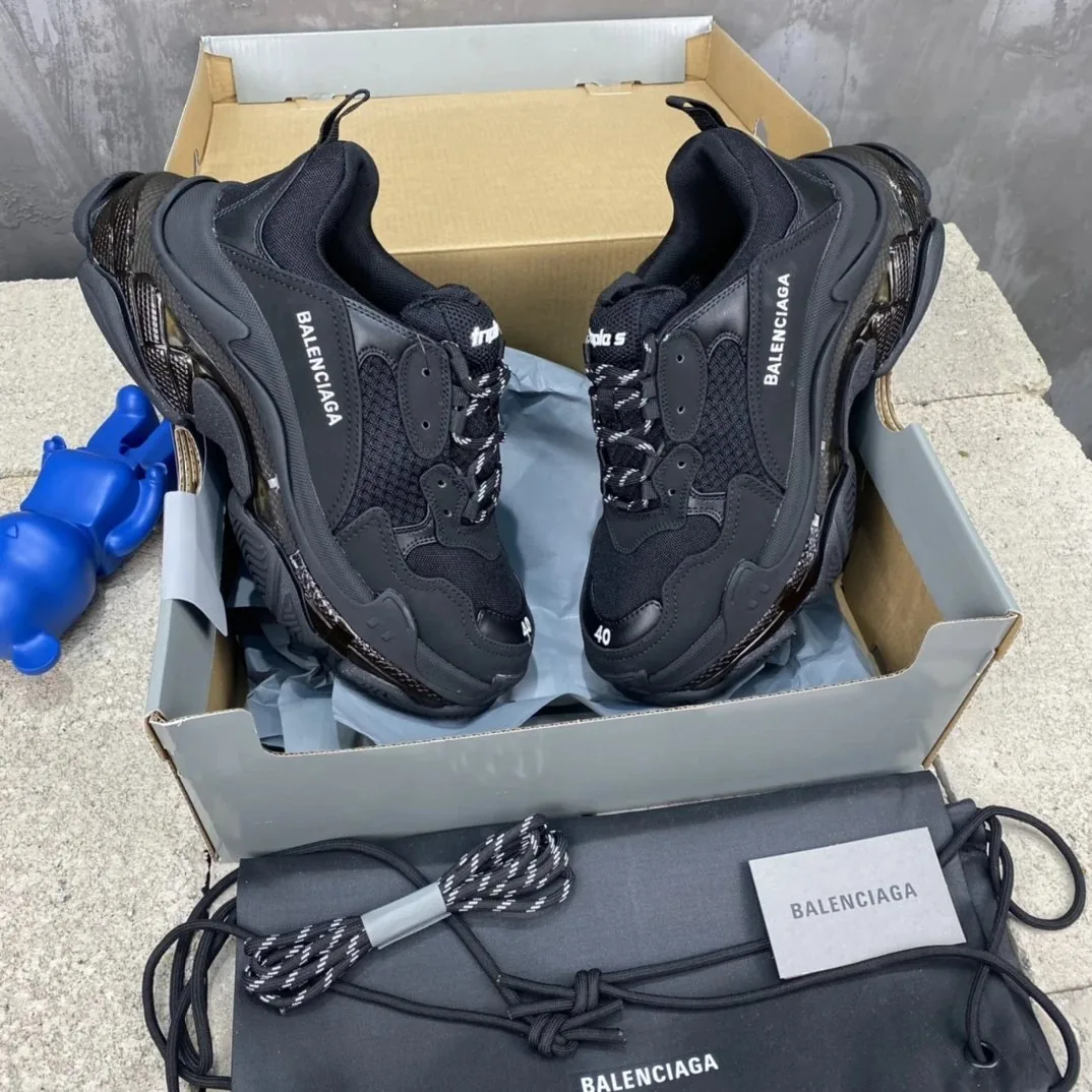 Balenciaga Triple S Black — Photo 9