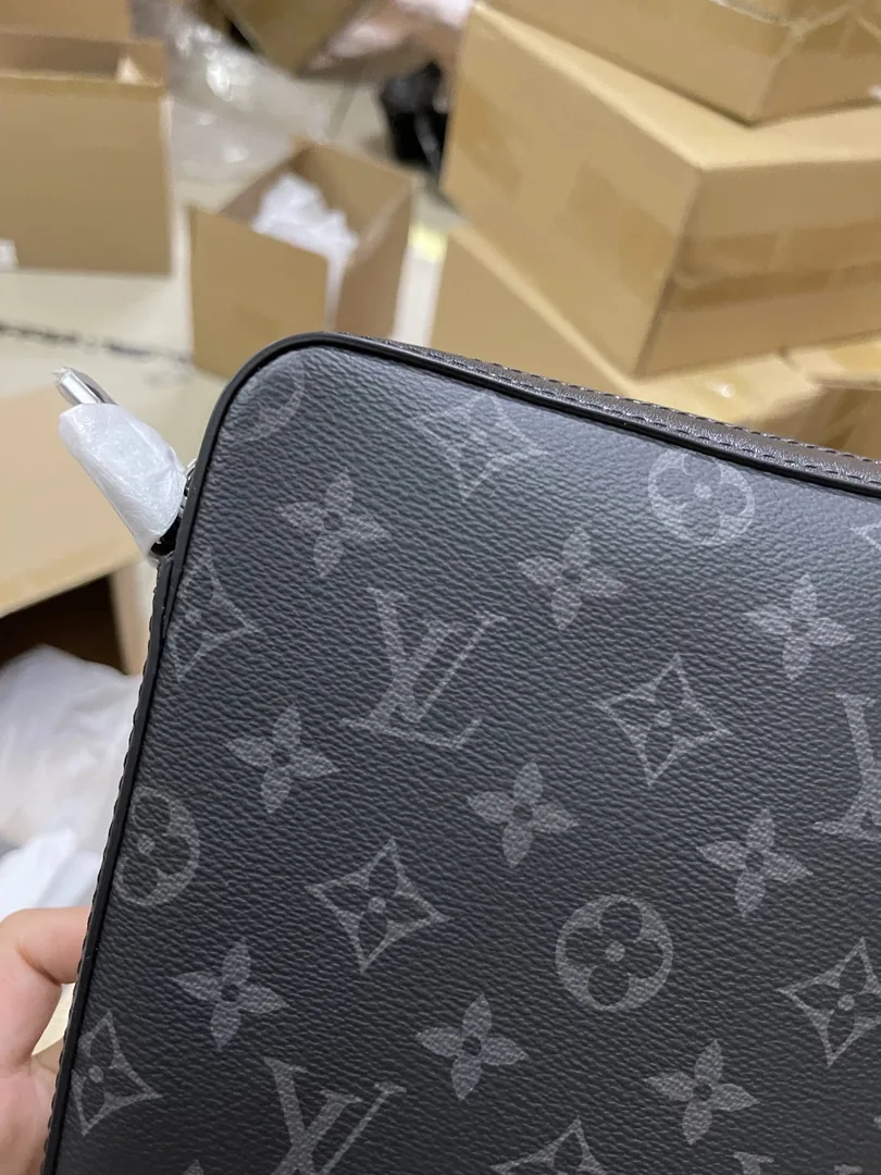 Louis Vuitton Trio Messenger Bag — Photo 6