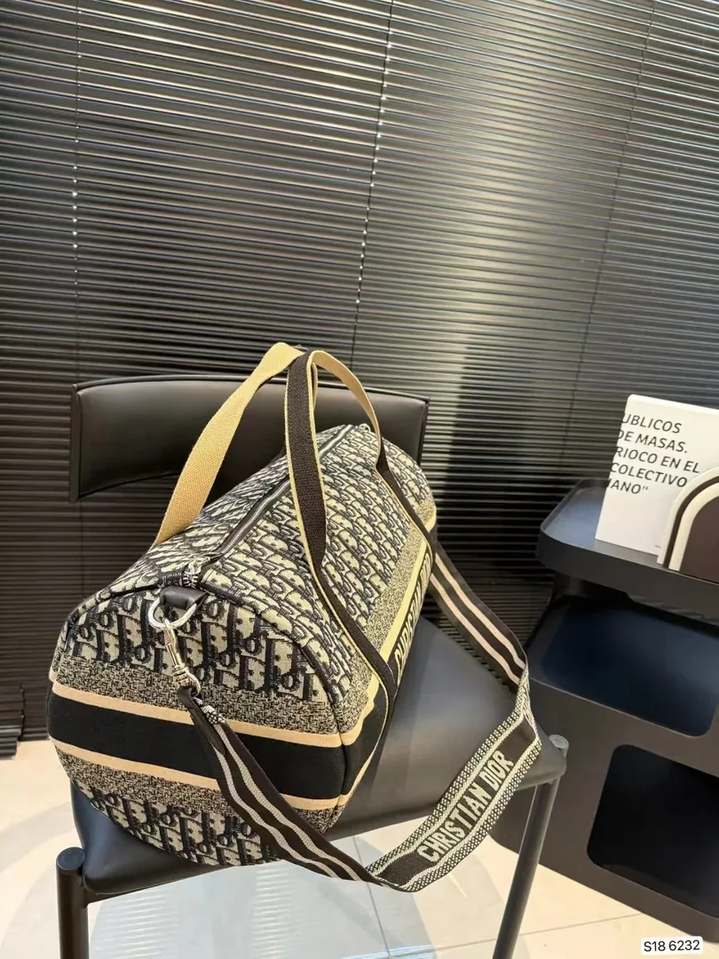 Dior Textured Leather Bag — photo 7
