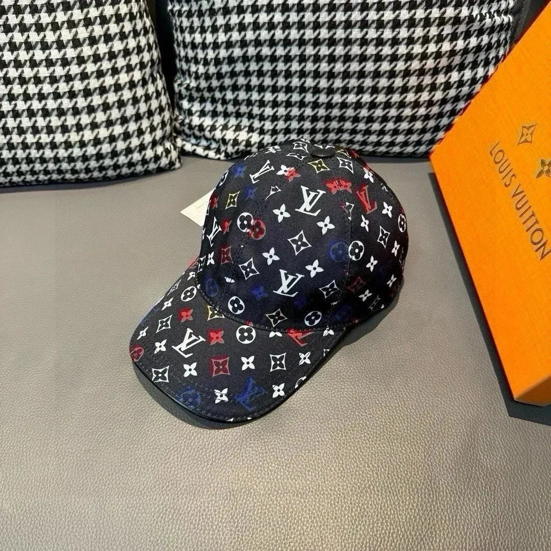 Louis Vuitton Monogram Knit Beanie Collection — Photo 8