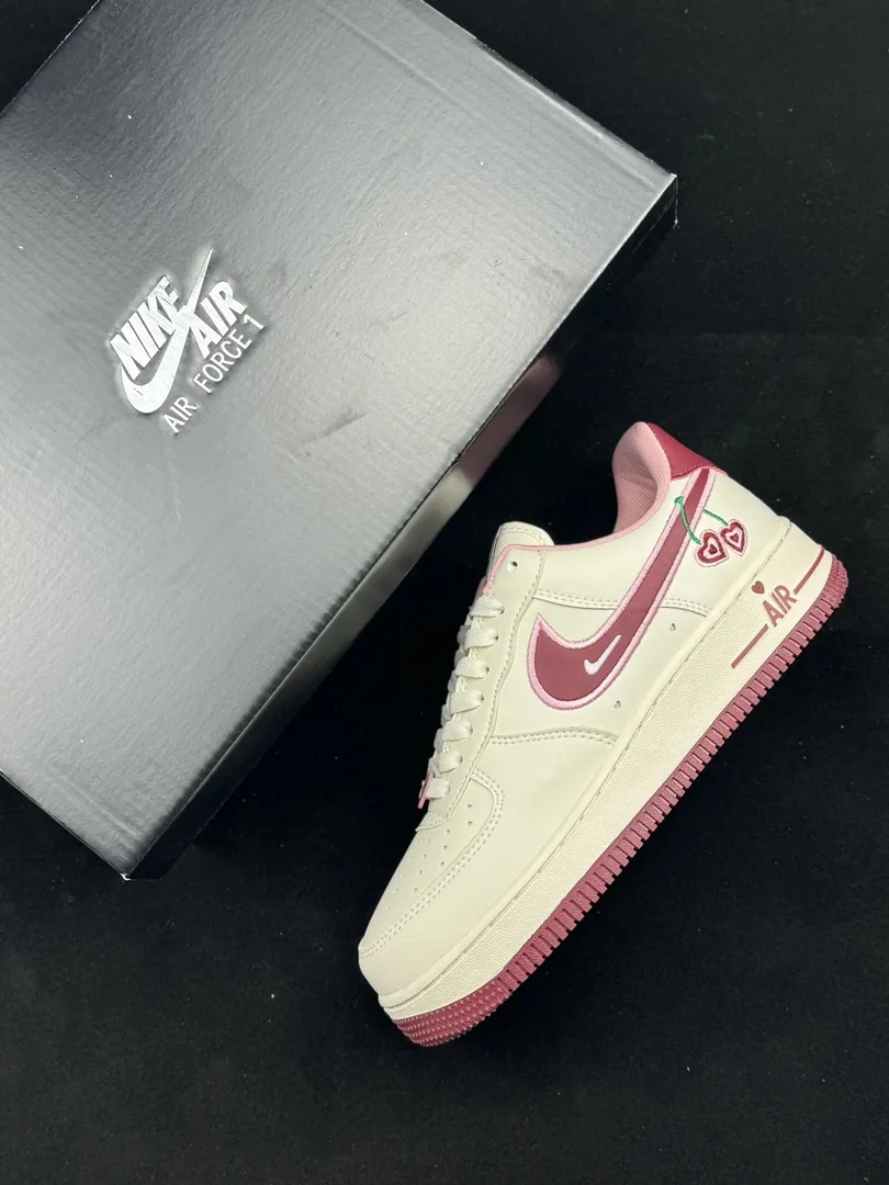 Air Jordan 1 Low Valentine — photo 7
