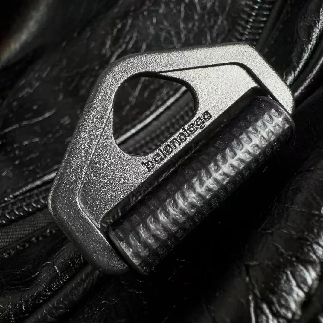 Bottega Veneta Leather Bag — Photo 9