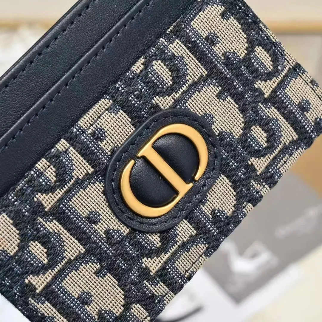 Card Holder — Photo 4