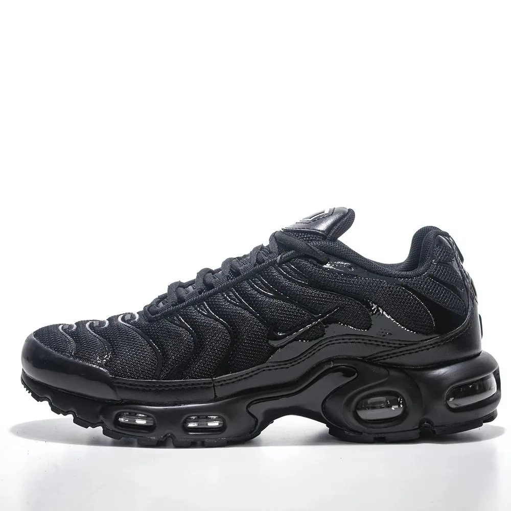 Assorted Nike Air Max Plus TN — photo 4