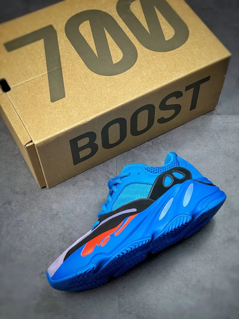 Adidas Yeezy Boost 700 — photo 4