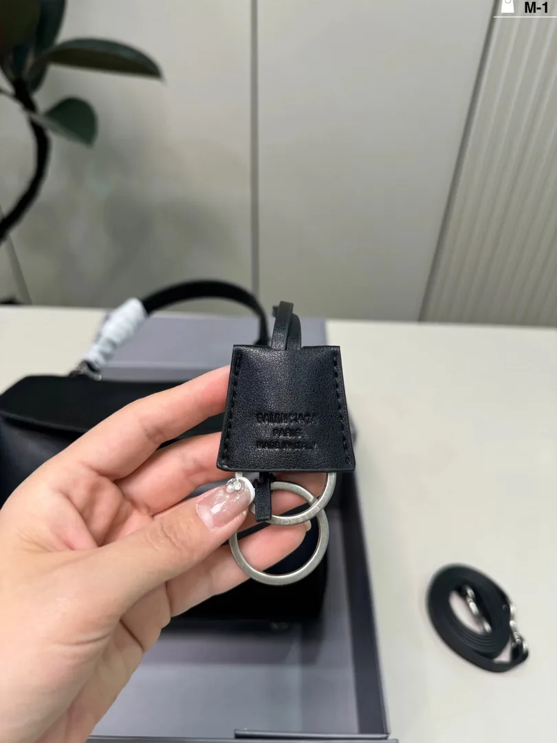 Balenciaga Leather Tote Bag — Photo 7