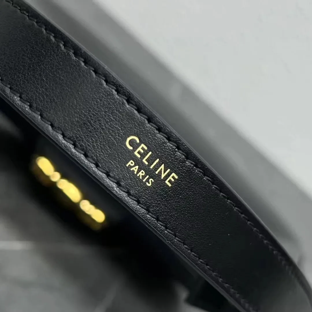 Chanel Leather Handbag — photo 3