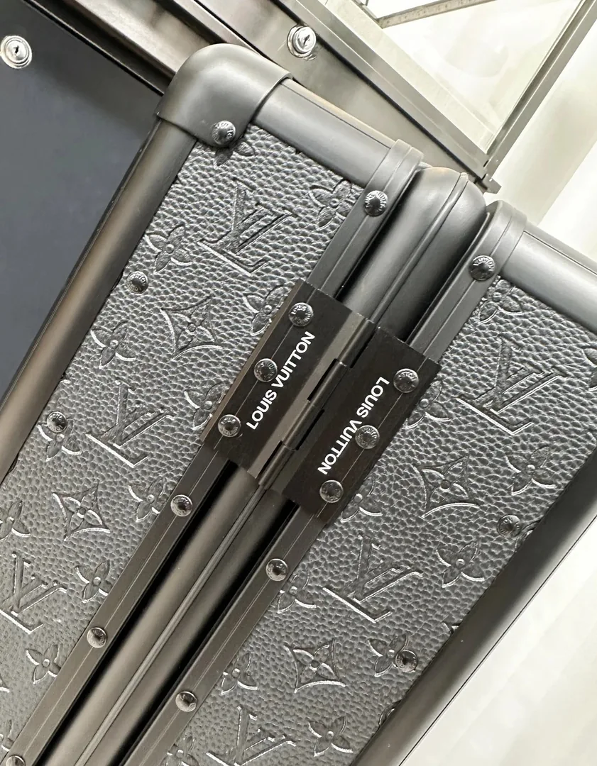 Louis Vuitton Carry-On Trolley Suitcase — Photo 9