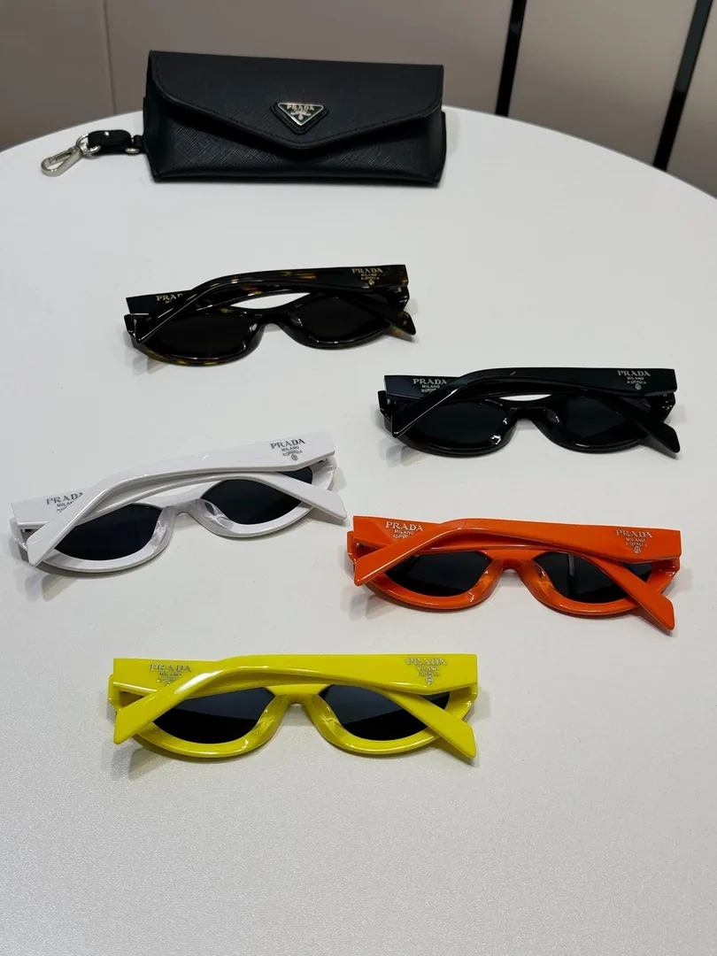 Prada Sunglasses SPR 26Z-F — Photo 7