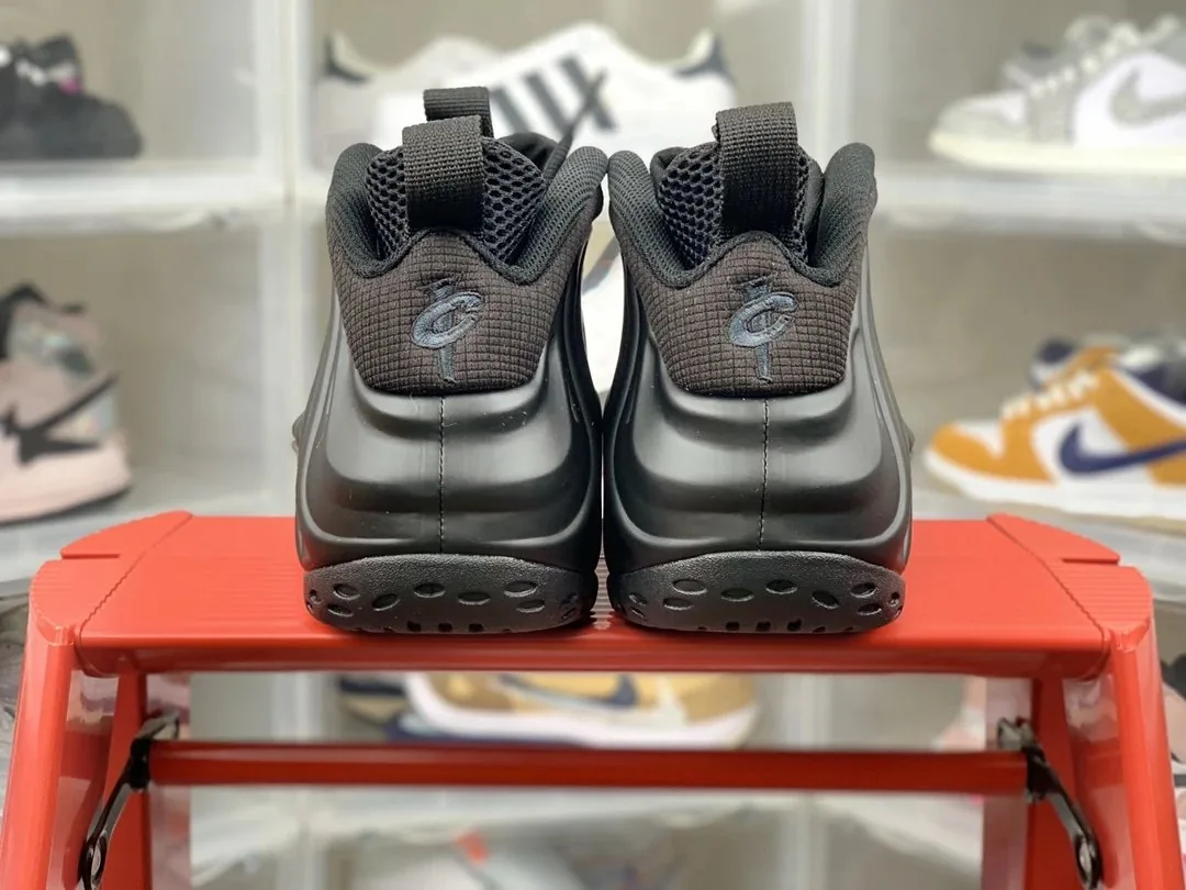 Nike Air Foamposite One — photo 8