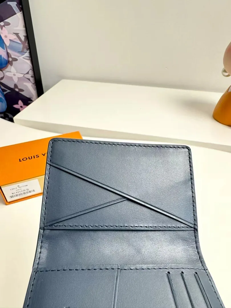 Louis Vuitton Leather Bag — photo 7
