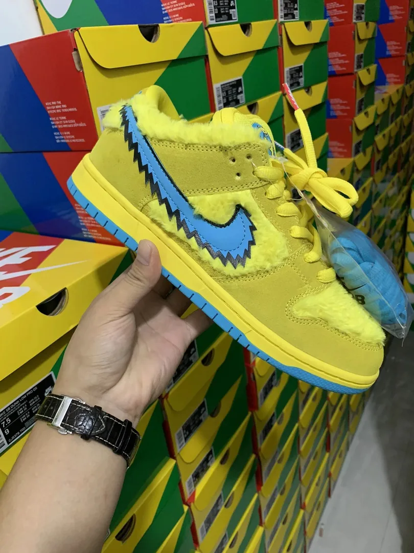 Nike SB Dunk Low Grateful Dead Dancing Bears — Photo 11