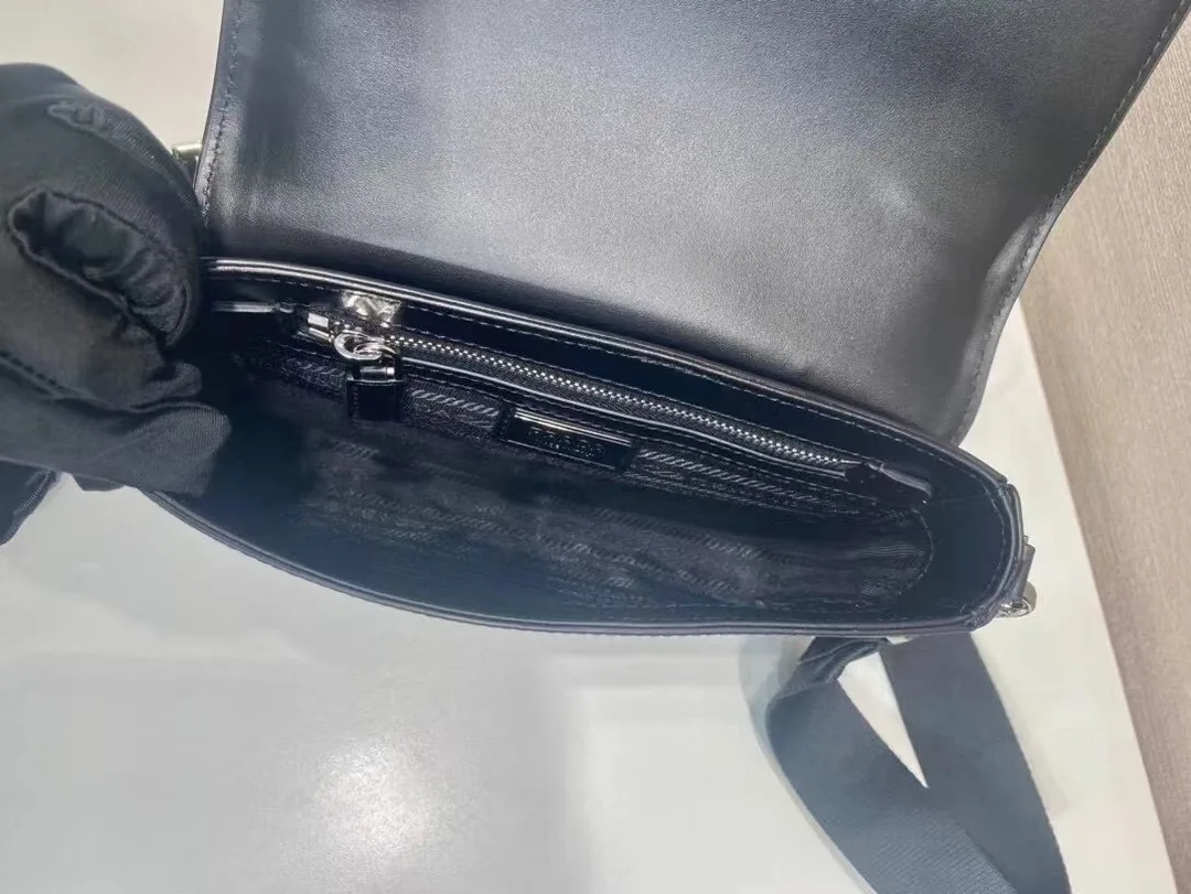 Prada Leather Bag — photo 4
