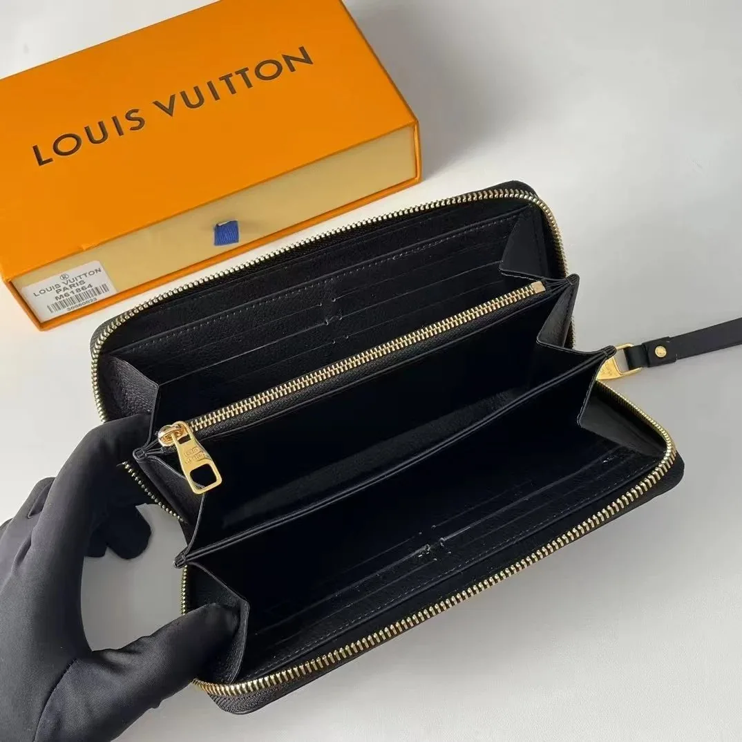 Louis Vuitton Leather Handbag — photo 6