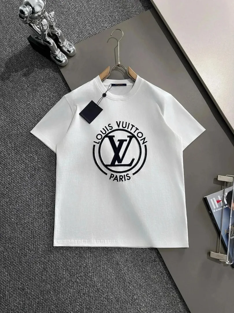 Louis Vuitton Logo T-Shirt Collection — Photo 7
