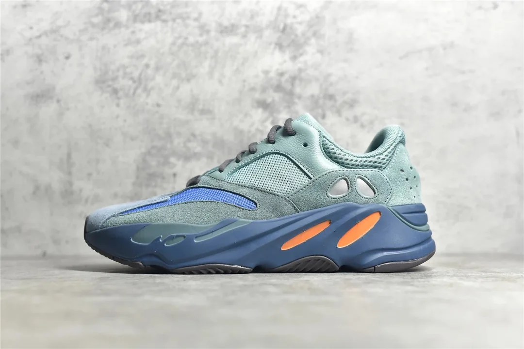 Adidas Yeezy Boost 700 — Zdjęcie 14