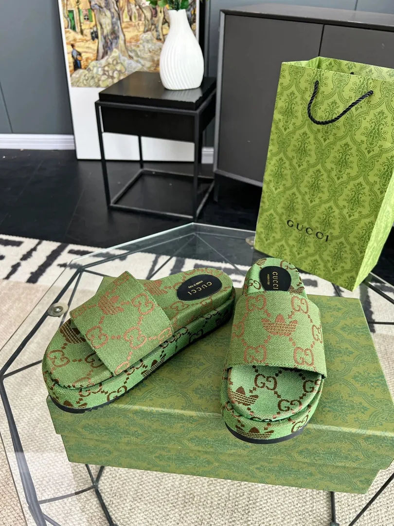 Rubber Web Lug Sole Slides — QC