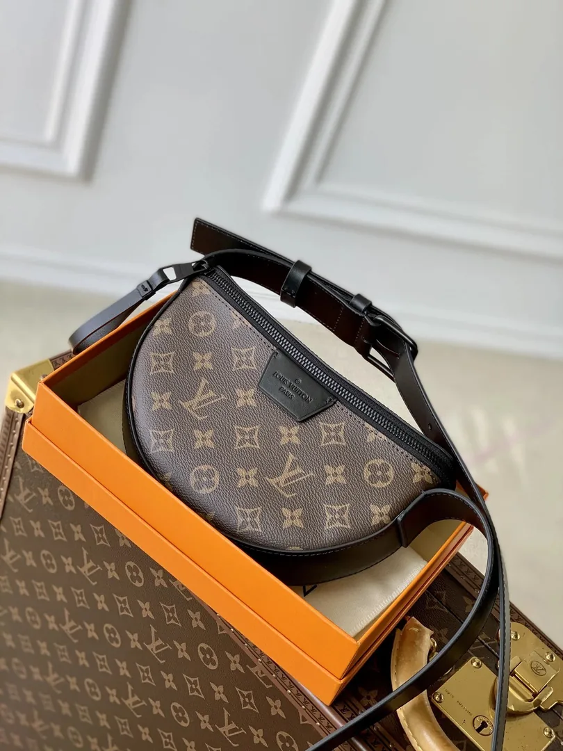 Louis Vuitton Moon Crossbody Bag — photo 2