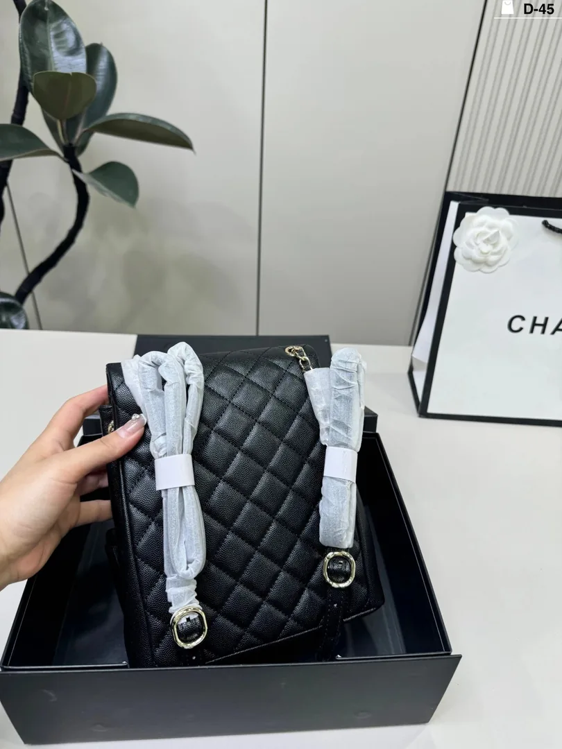 Chanel Leather Crossbody Bag — photo 10