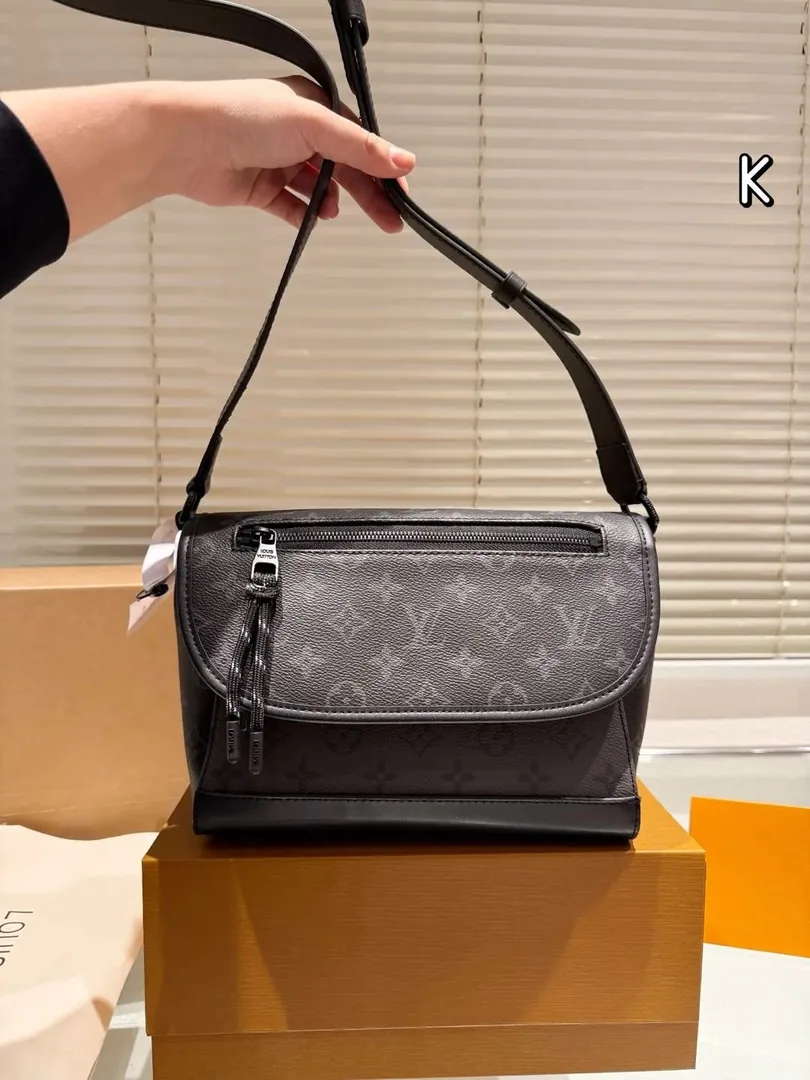 Louis Vuitton S Lock Leather Bag — Photo 15