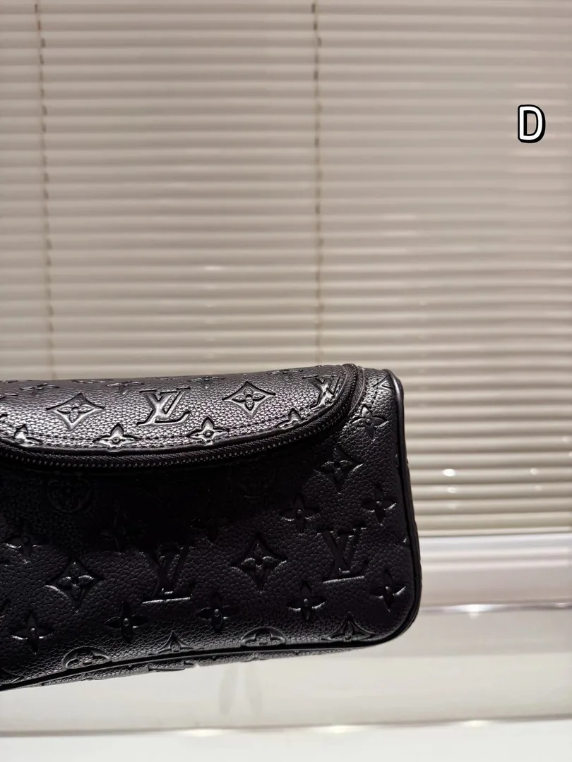 Louis Vuitton Cosmetic Pouch — photo 4