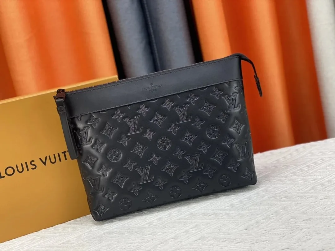 Louis Vuitton Leather Clutch — photo 4