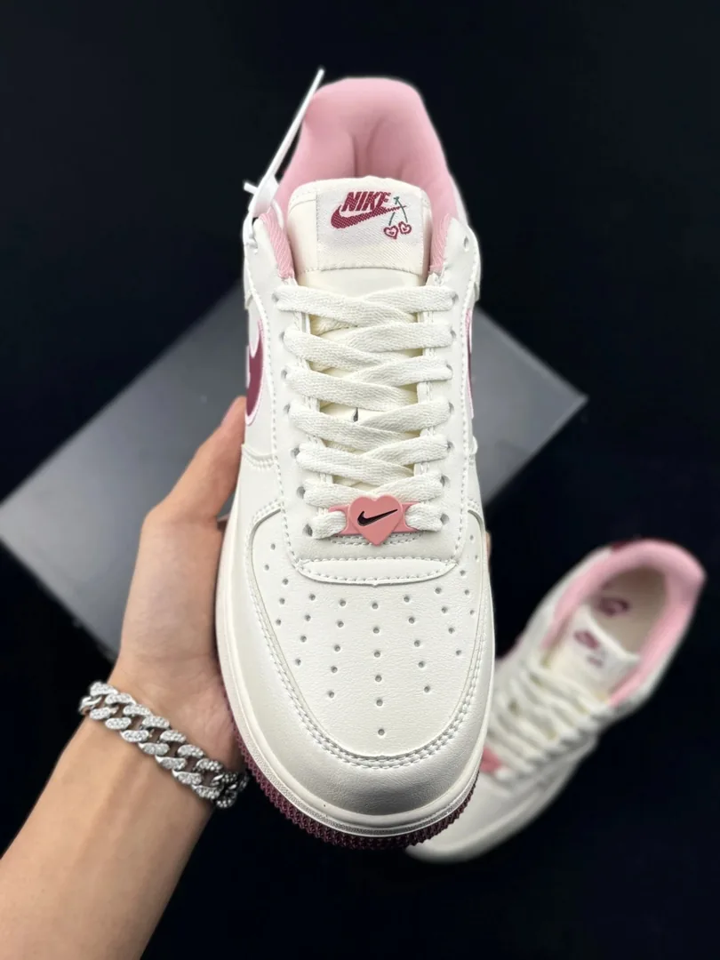 Air Jordan 1 Low Valentine — photo 2
