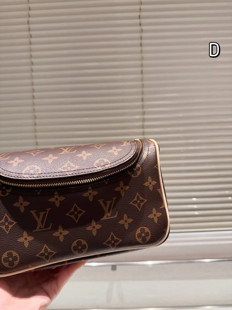 Louis Vuitton Cosmetic Pouch — photo 12