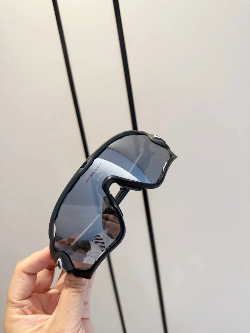 Polarized Lightweight Sport Sunglasses — Photo 11