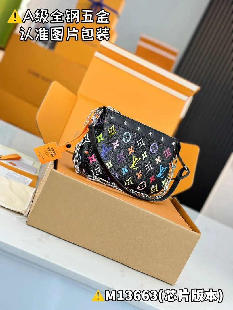 Louis Vuitton Pochette Bag — Zdjęcie 5