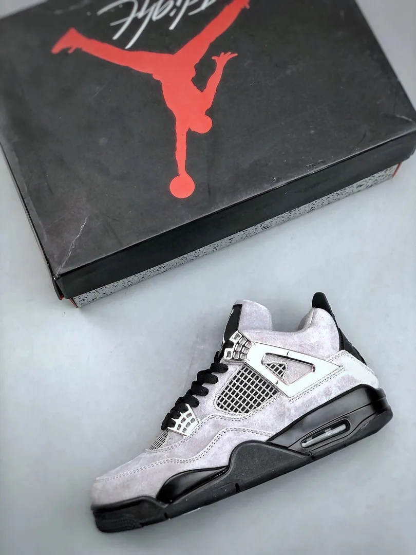 Air Jordan 4 Frozen Moments — Photo 13