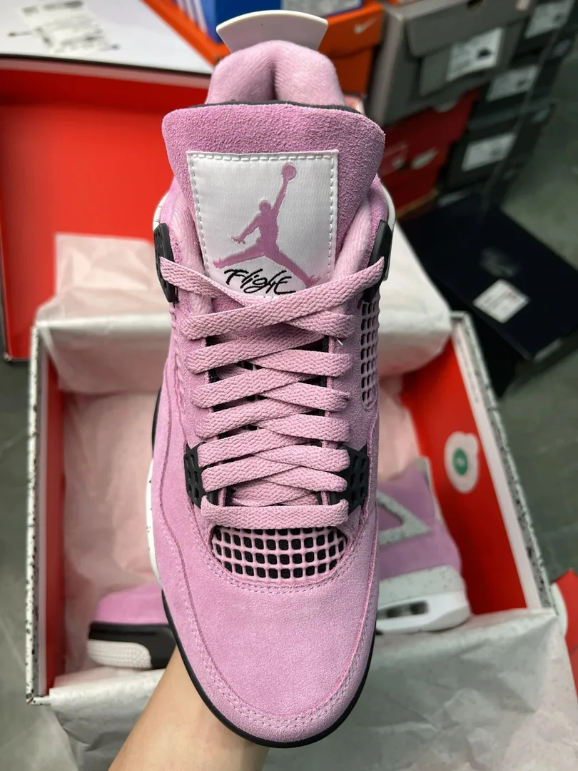 Air Jordan 4 Orchid — Photo 12