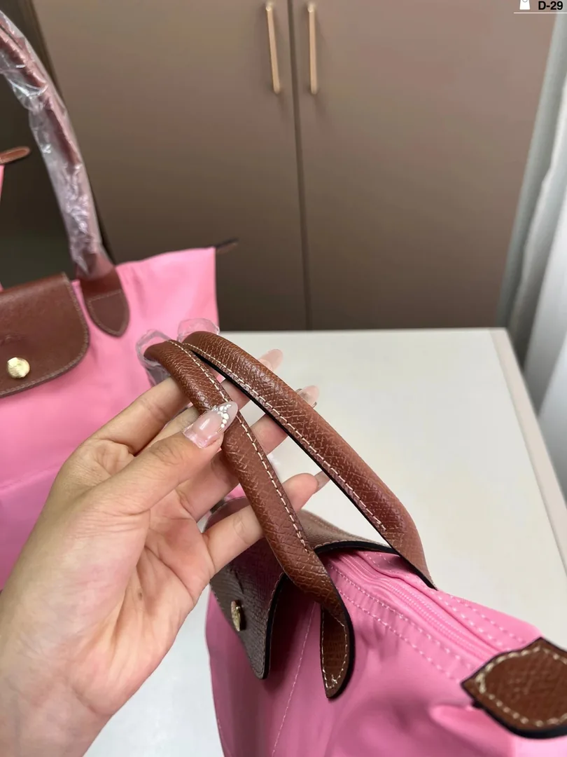 Longchamp Dumpling Bag — photo 10