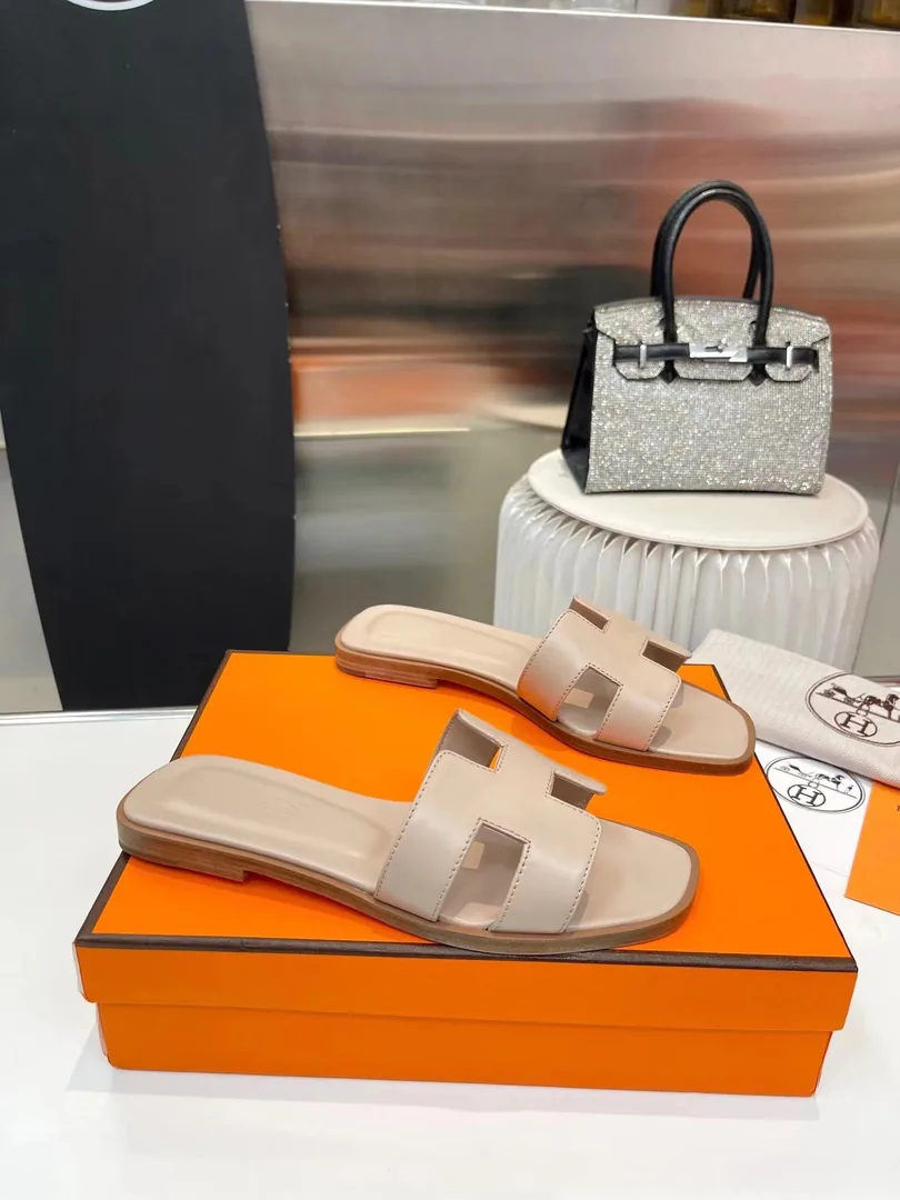 Hermes Slides — Photo 7