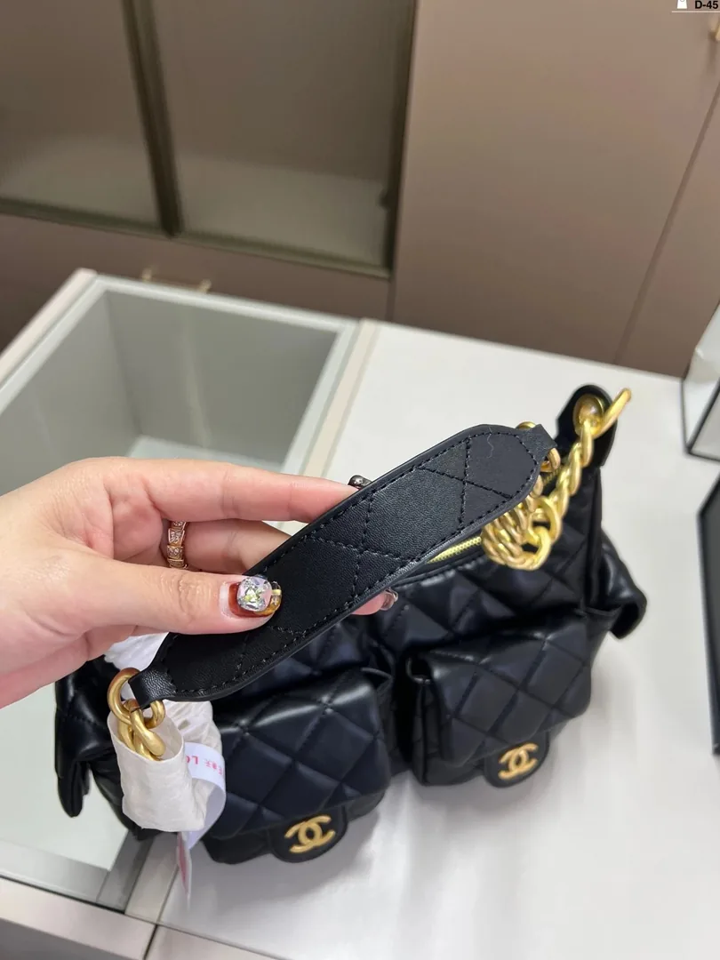 Chanel 25C Multi-Pocket Hobo Bag — Photo 12