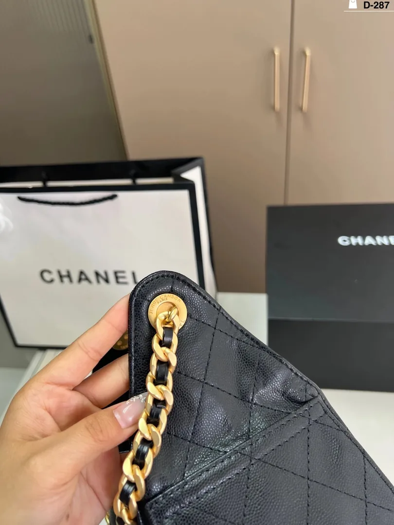 Chanel Hippie Underarm Tote Bag — Zdjęcie 15